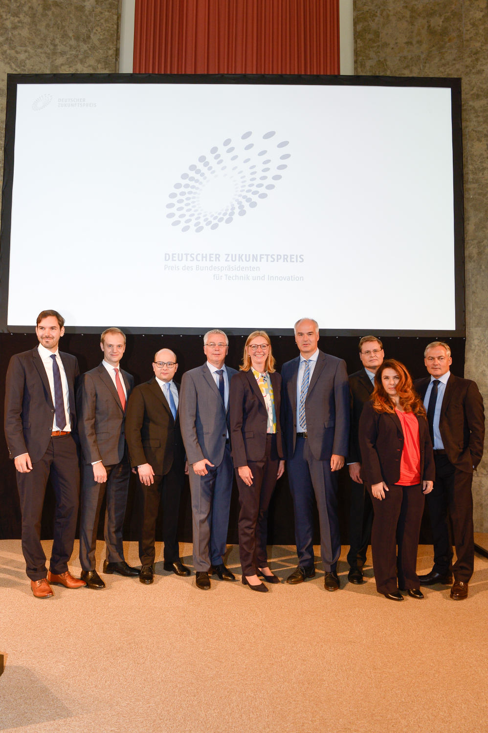 (v.l.n.r.) Martin Klenk, Alexander Rinke, Bastian Nominacher, Prof. Dr. rer. nat. Walter Leitner, Dr. rer. nat. Berit Stange, Dr. rer. nat. Christoph Gürtler, Prof. Dr. sc. techn. Mark E. Ladd, Christina Triantafyllou, Ph.D., Univ.-Prof. Dr. med. Arnd Dörfler