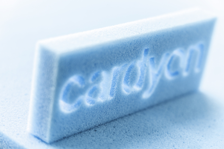 cardyon® Schriftzug im Polyurethanschaum